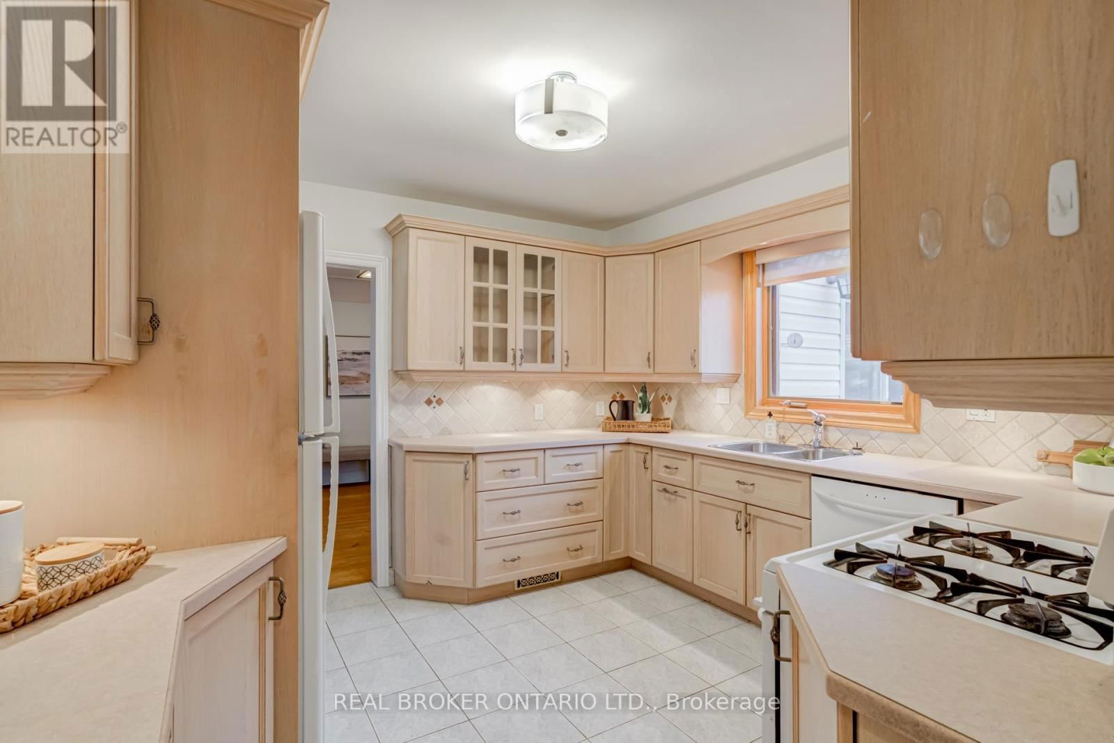 21 GAILMONT DRIVE Image 7