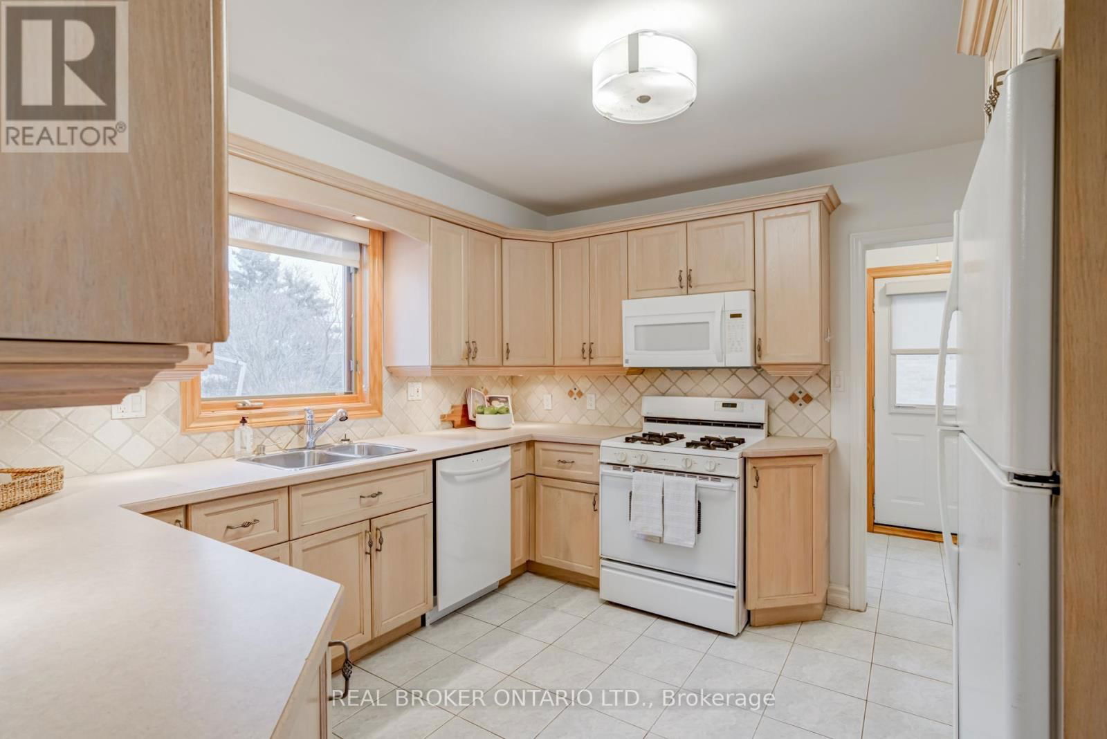 21 GAILMONT DRIVE Image 8