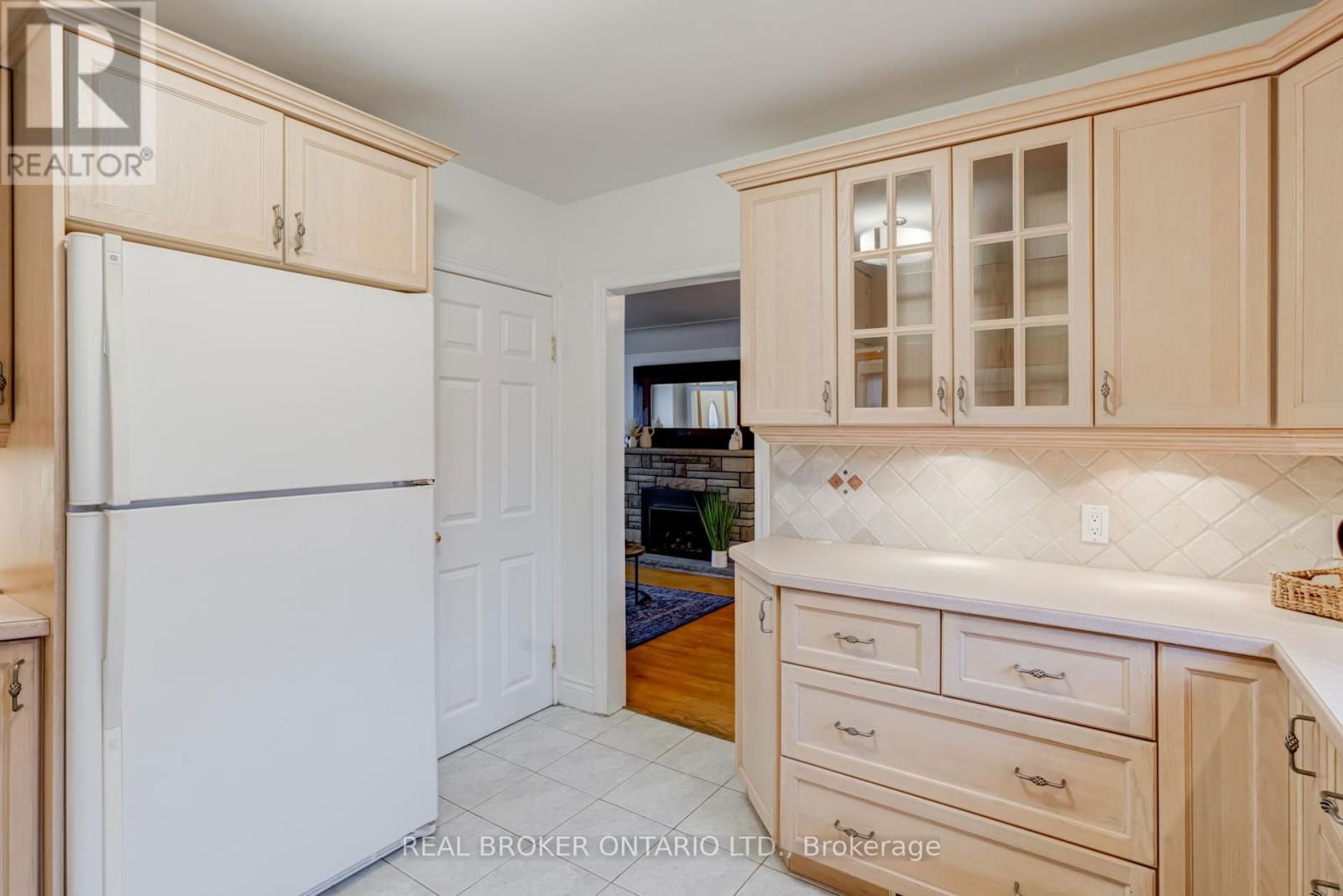21 GAILMONT DRIVE Image 9