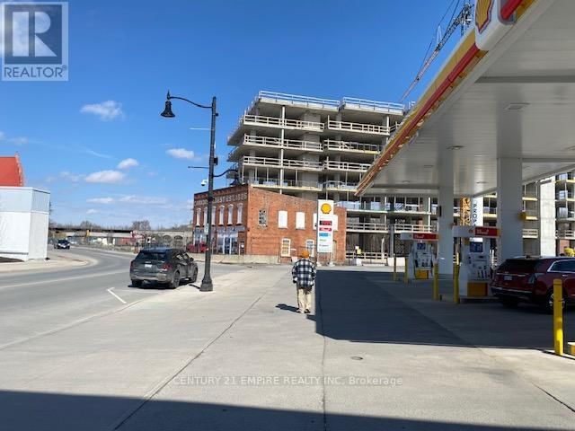 80 DUNDAS STREET EAST Image 11