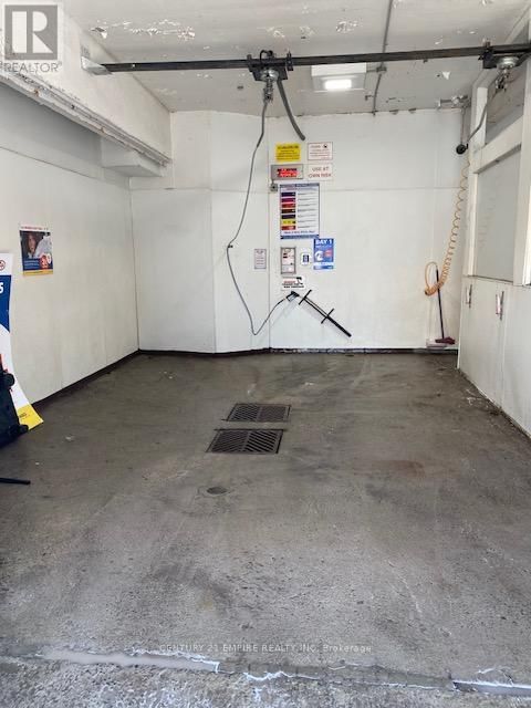 80 DUNDAS STREET EAST Image 31