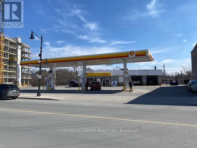 80 DUNDAS STREET EAST Image 6