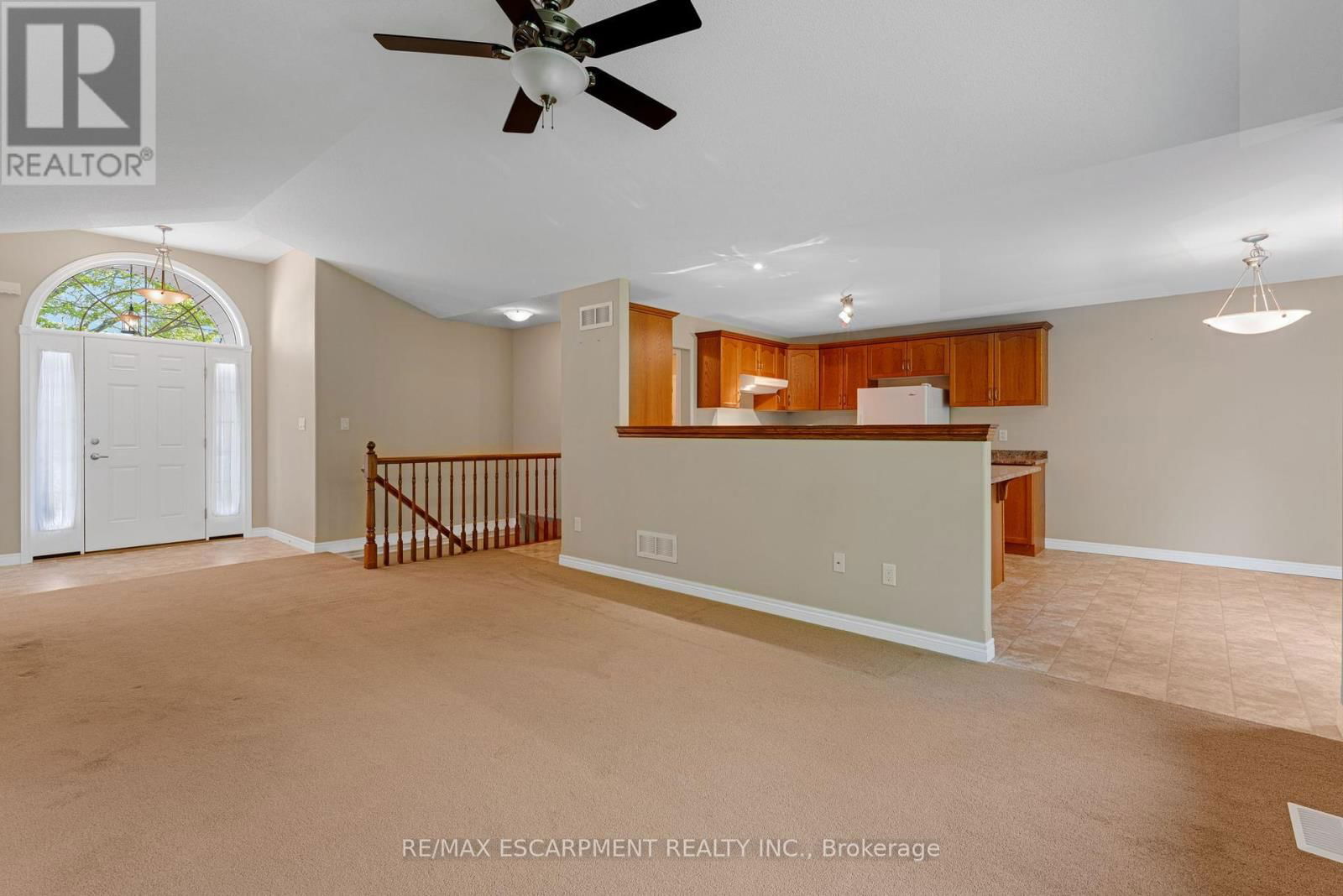 18 RIVERSIDE CIRCLE Image 16