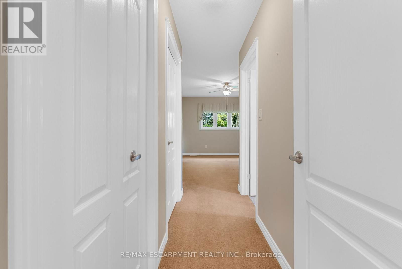 18 RIVERSIDE CIRCLE Image 18