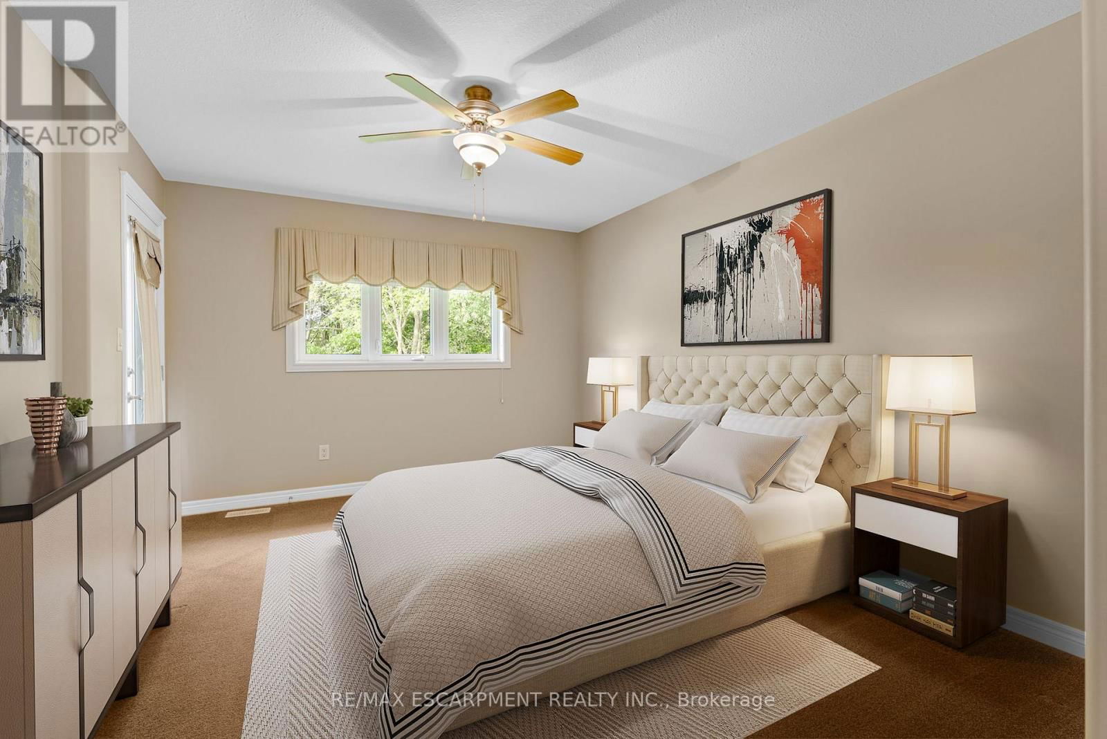 18 RIVERSIDE CIRCLE Image 19