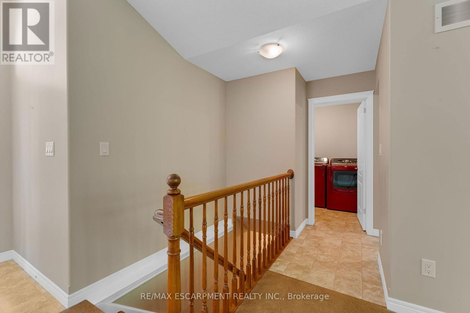 18 RIVERSIDE CIRCLE Image 26