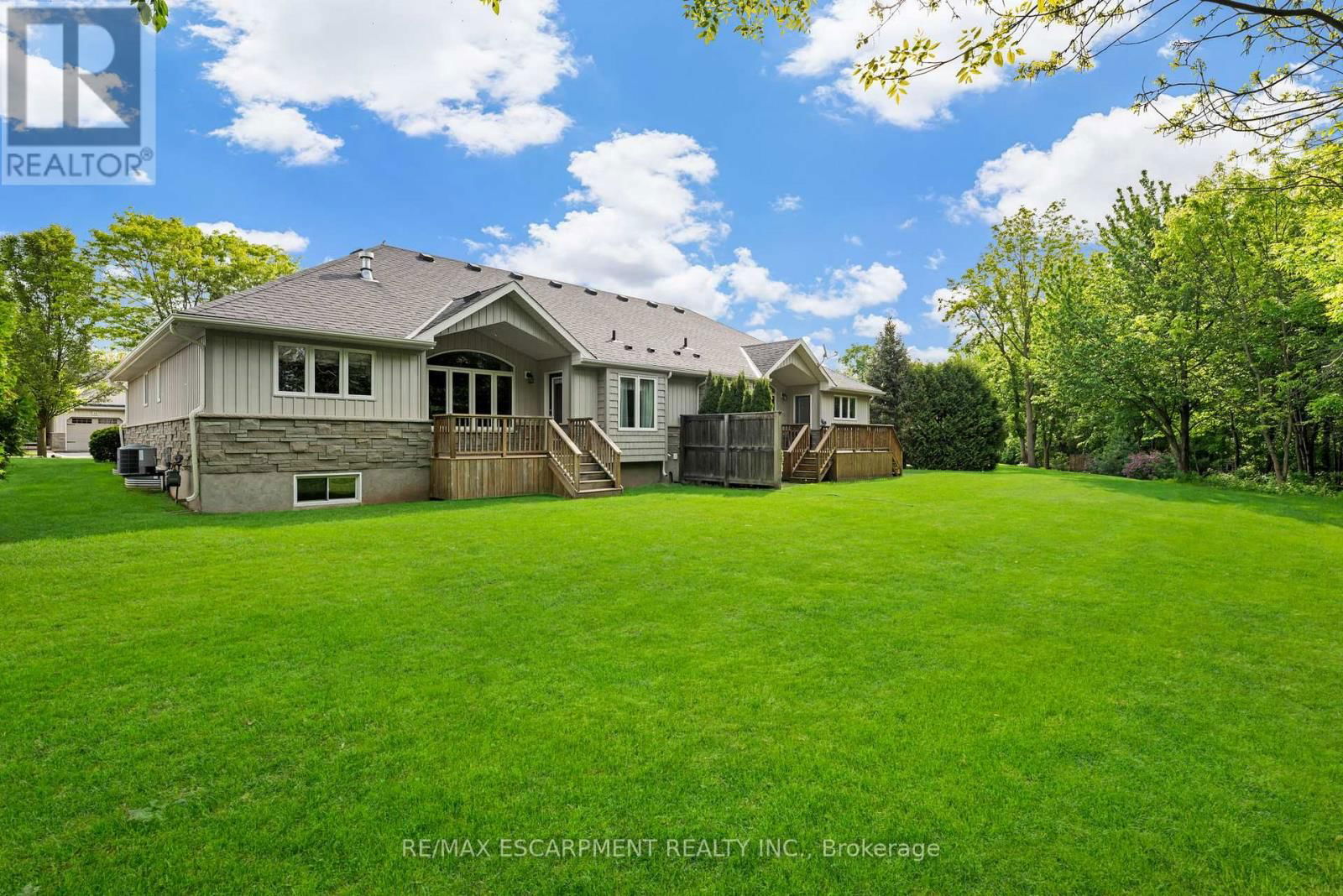 18 RIVERSIDE CIRCLE Image 3