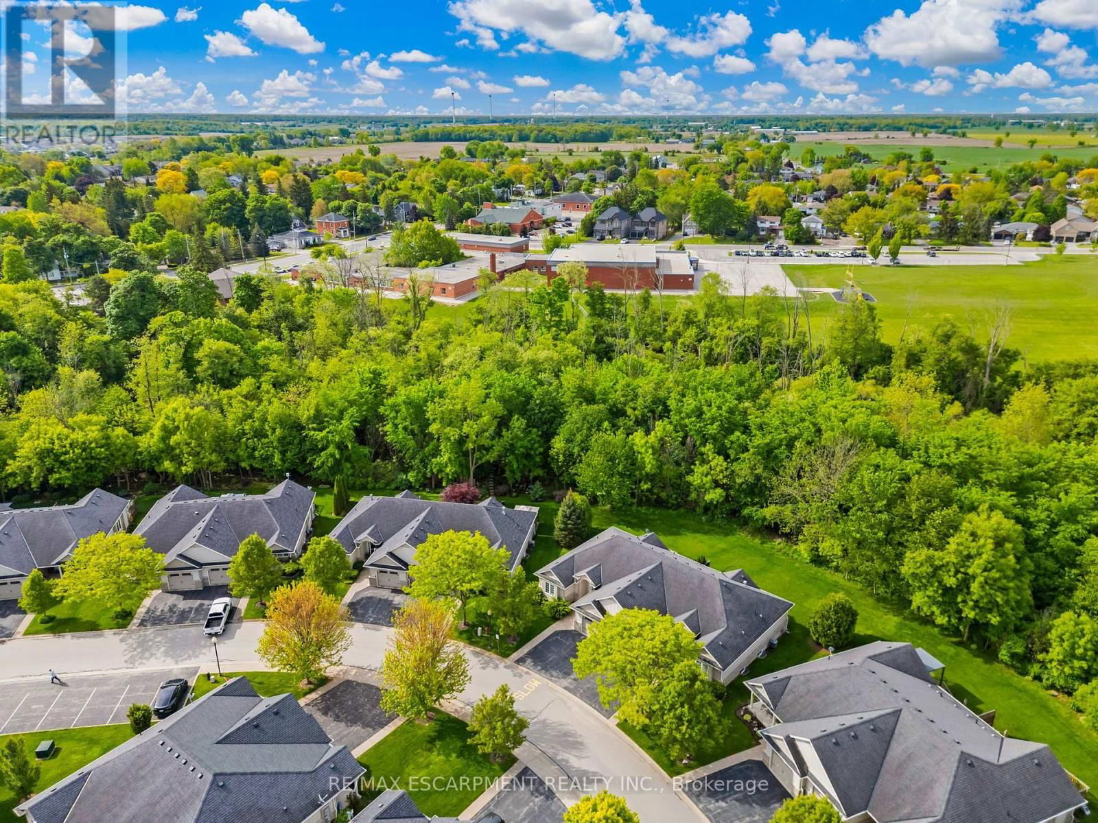 18 RIVERSIDE CIRCLE Image 36