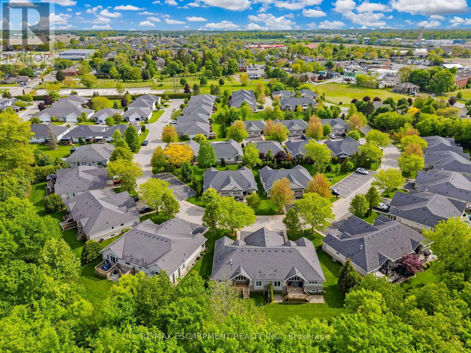 18 RIVERSIDE CIRCLE Image 37