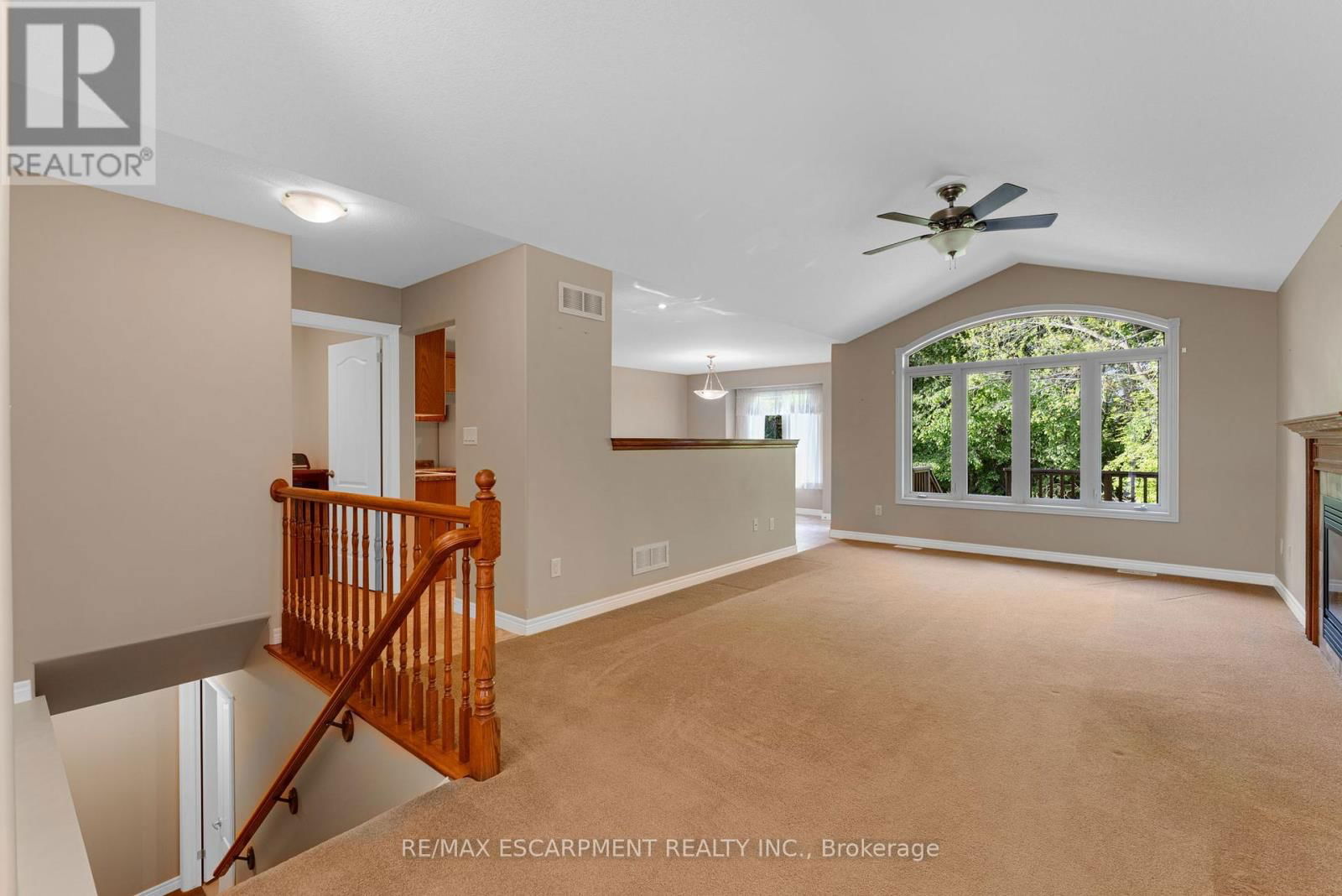 18 RIVERSIDE CIRCLE Image 9
