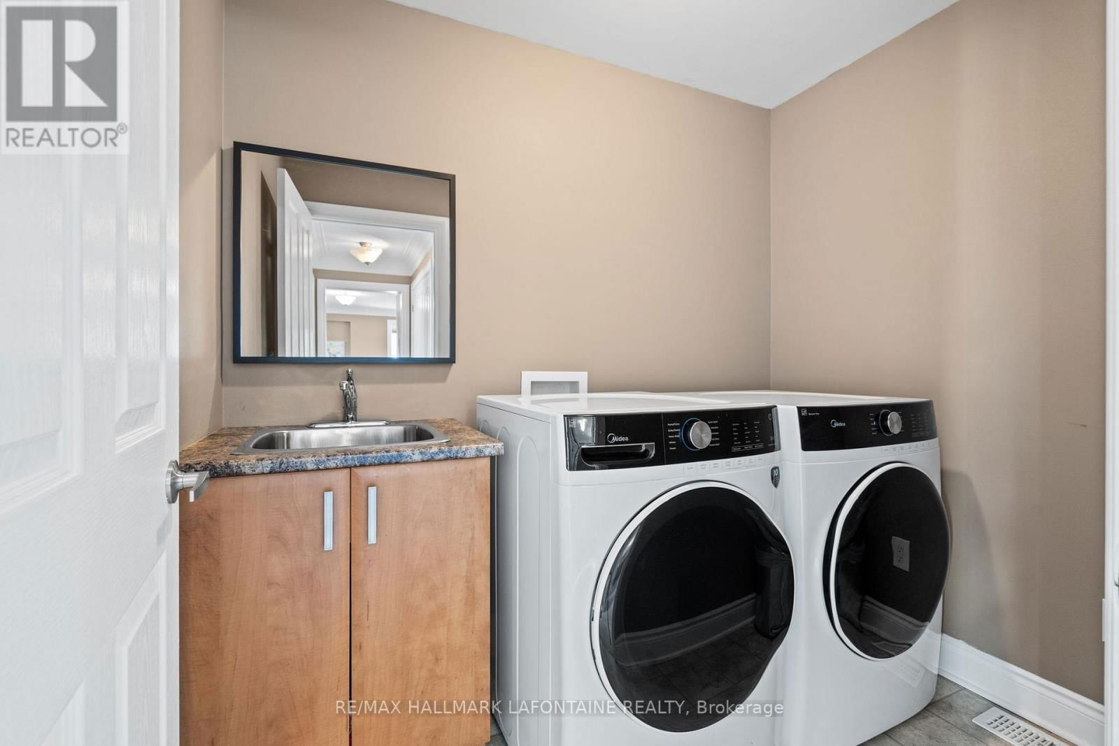 3202 RIVER ROCK AVENUE Image 30
