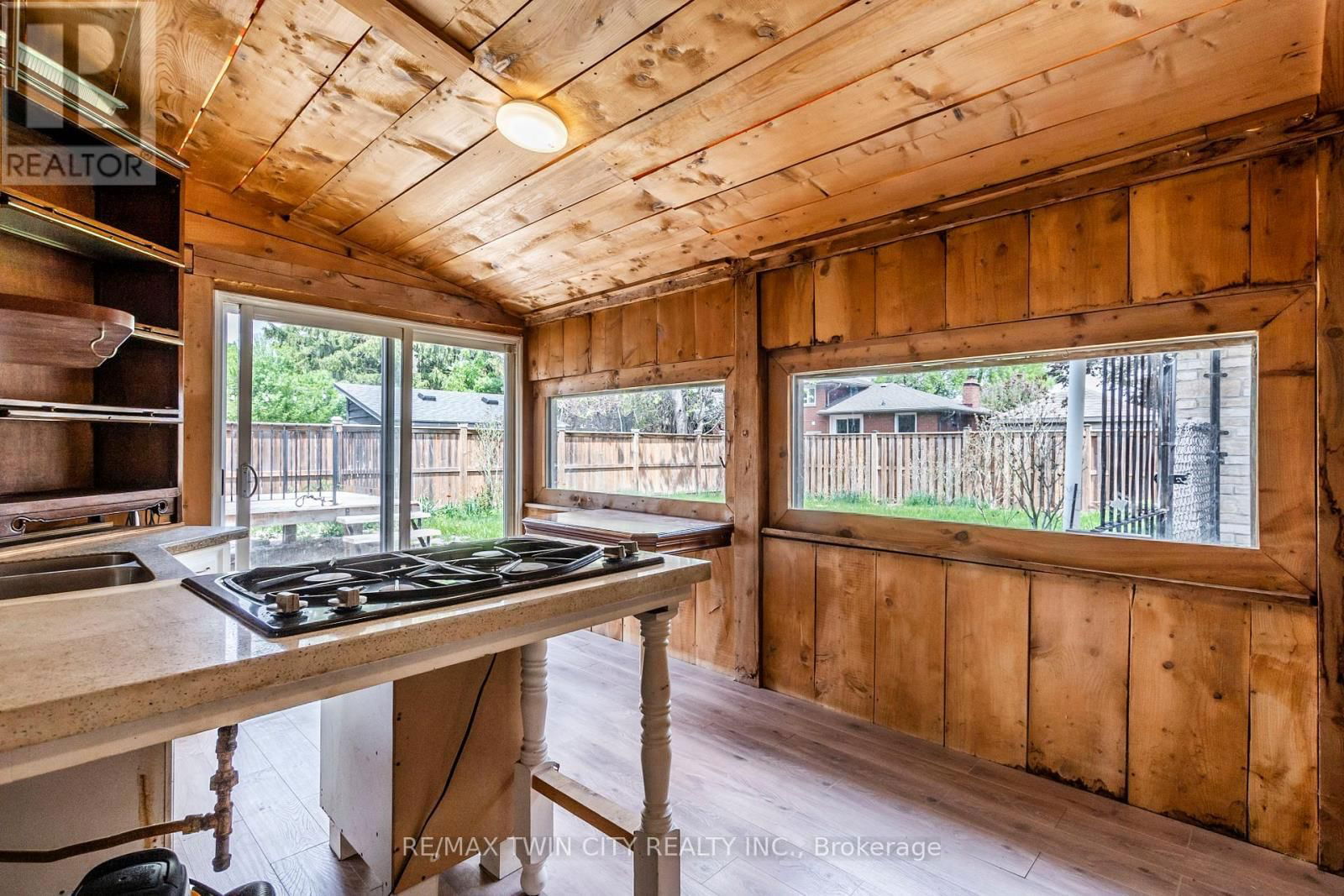 413 CARSON DRIVE Image 19