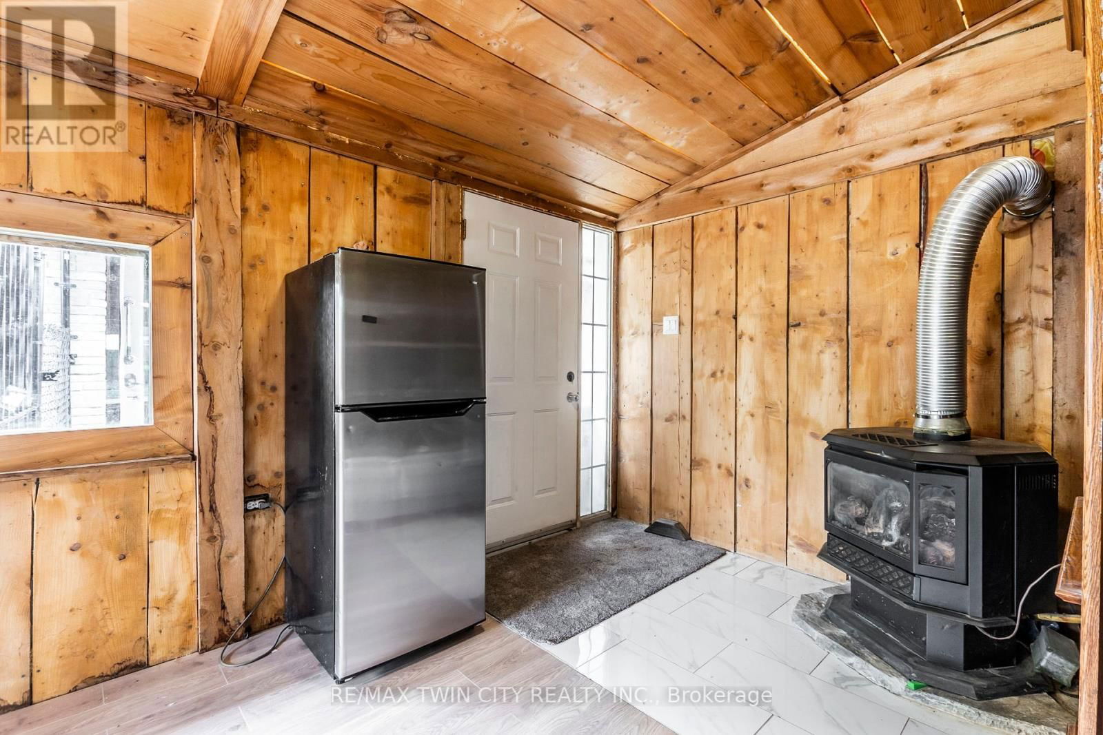 413 CARSON DRIVE Image 20