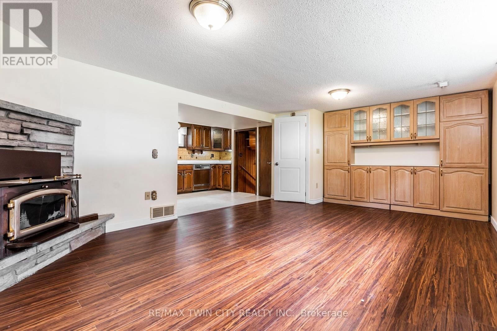 413 CARSON DRIVE Image 23