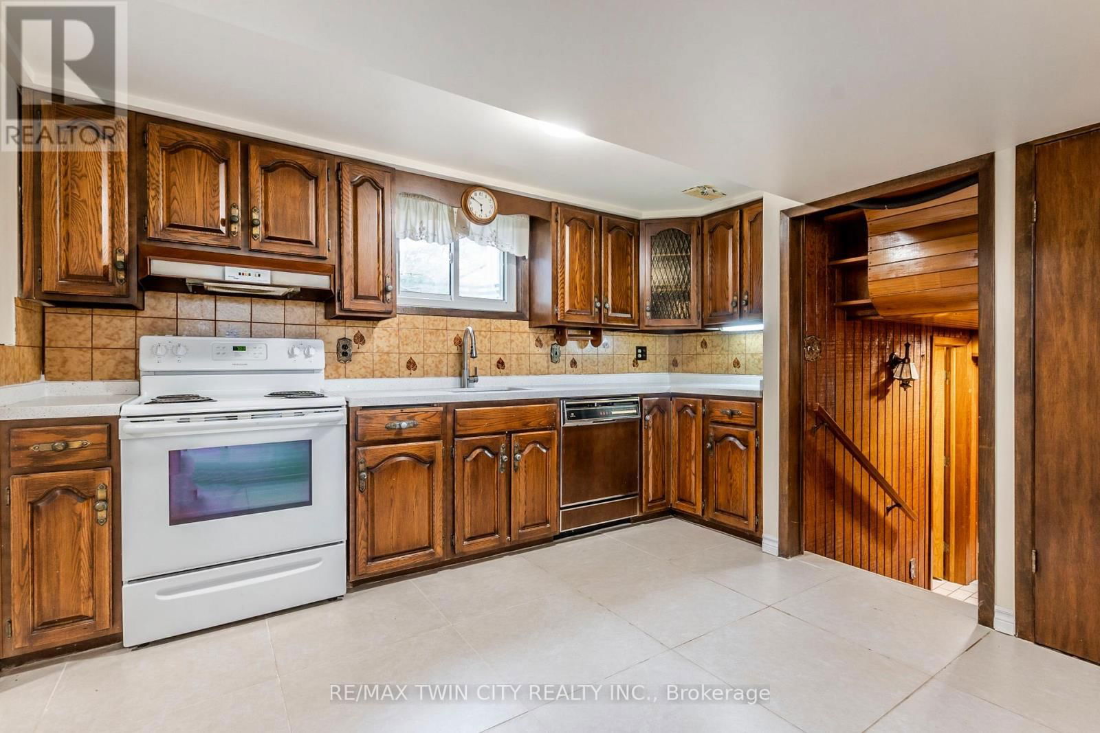 413 CARSON DRIVE Image 24