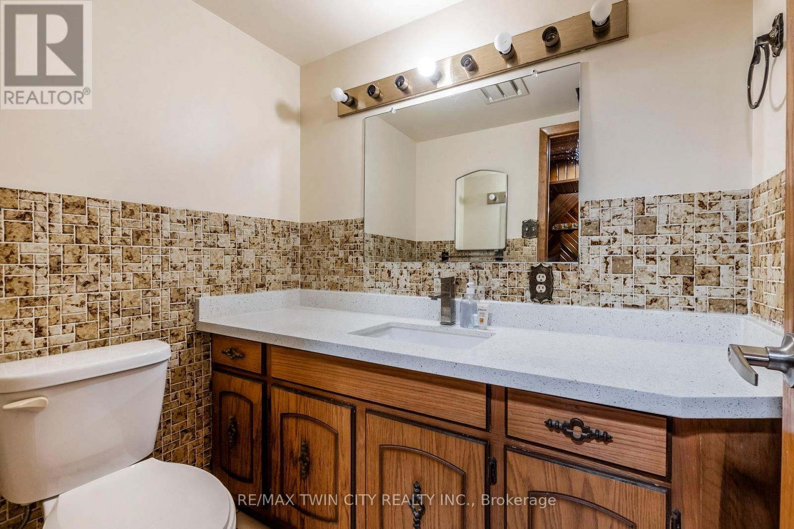 413 CARSON DRIVE Image 27