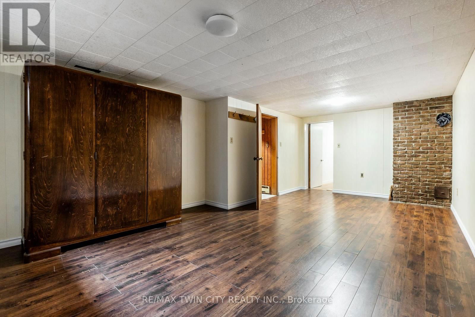 413 CARSON DRIVE Image 32