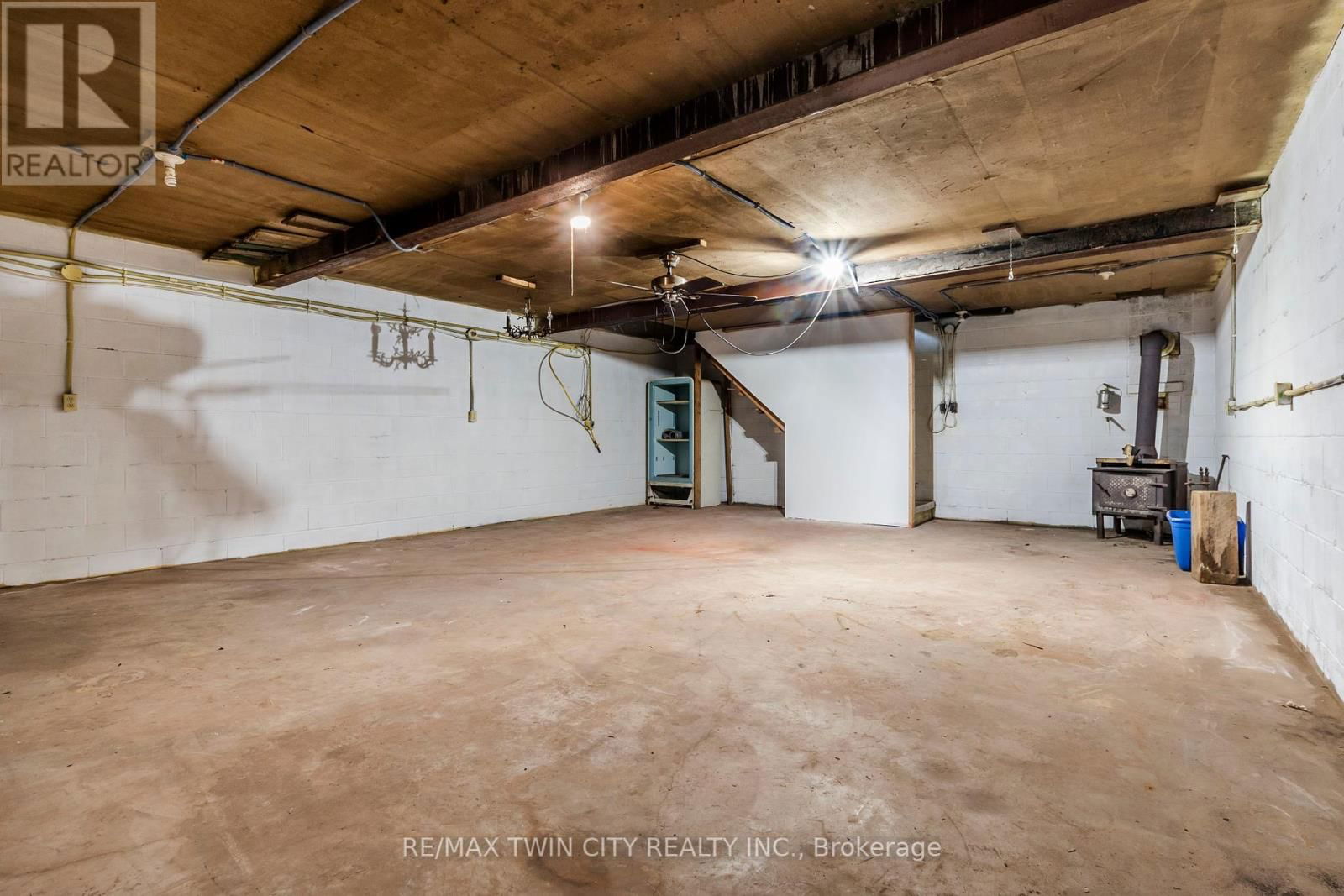 413 CARSON DRIVE Image 35