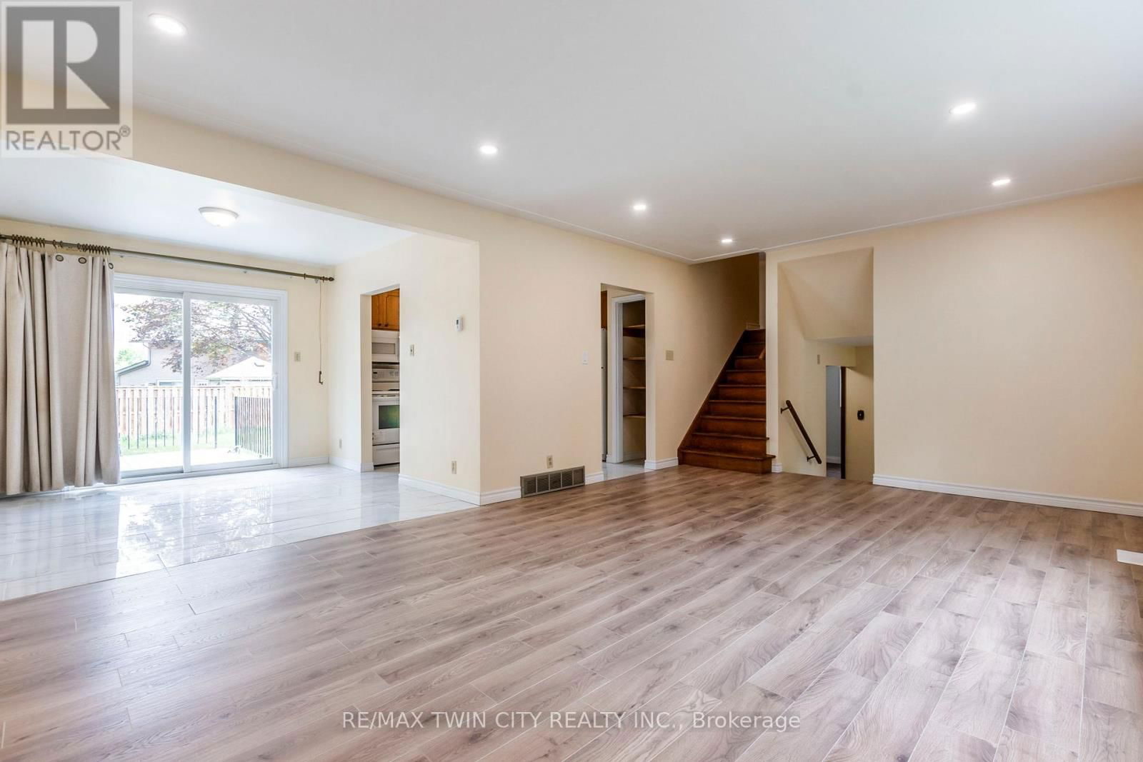 413 CARSON DRIVE Image 5