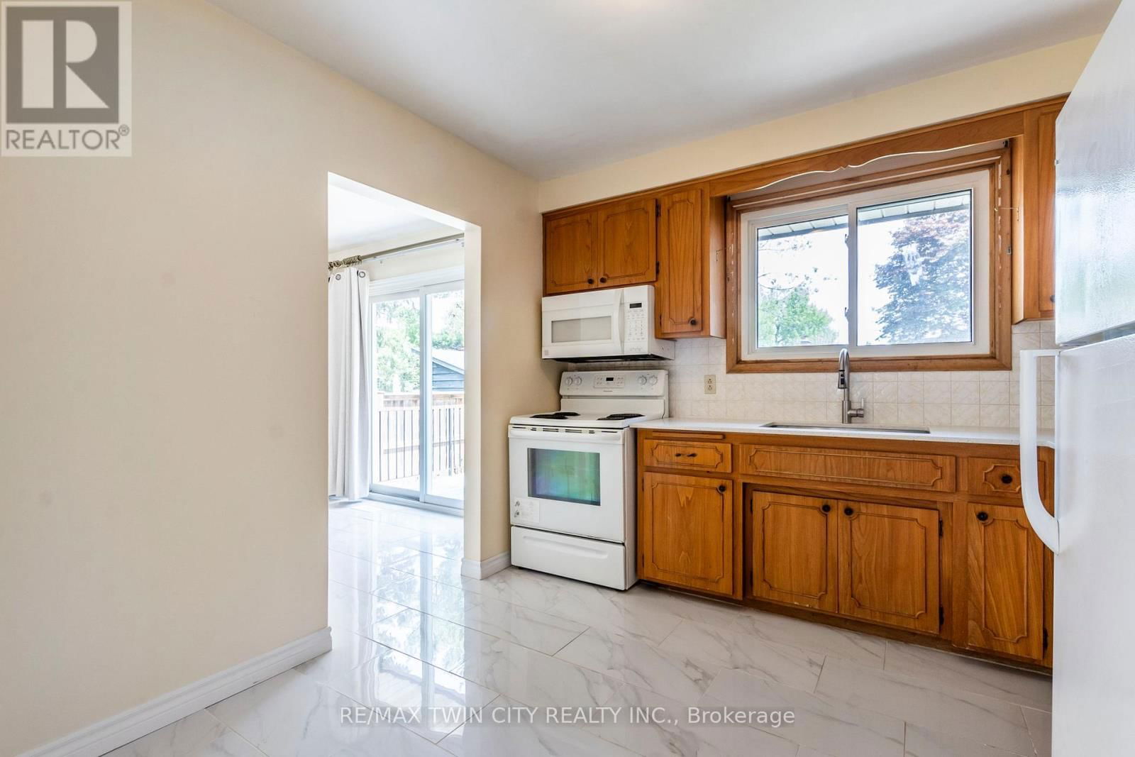 413 CARSON DRIVE Image 8