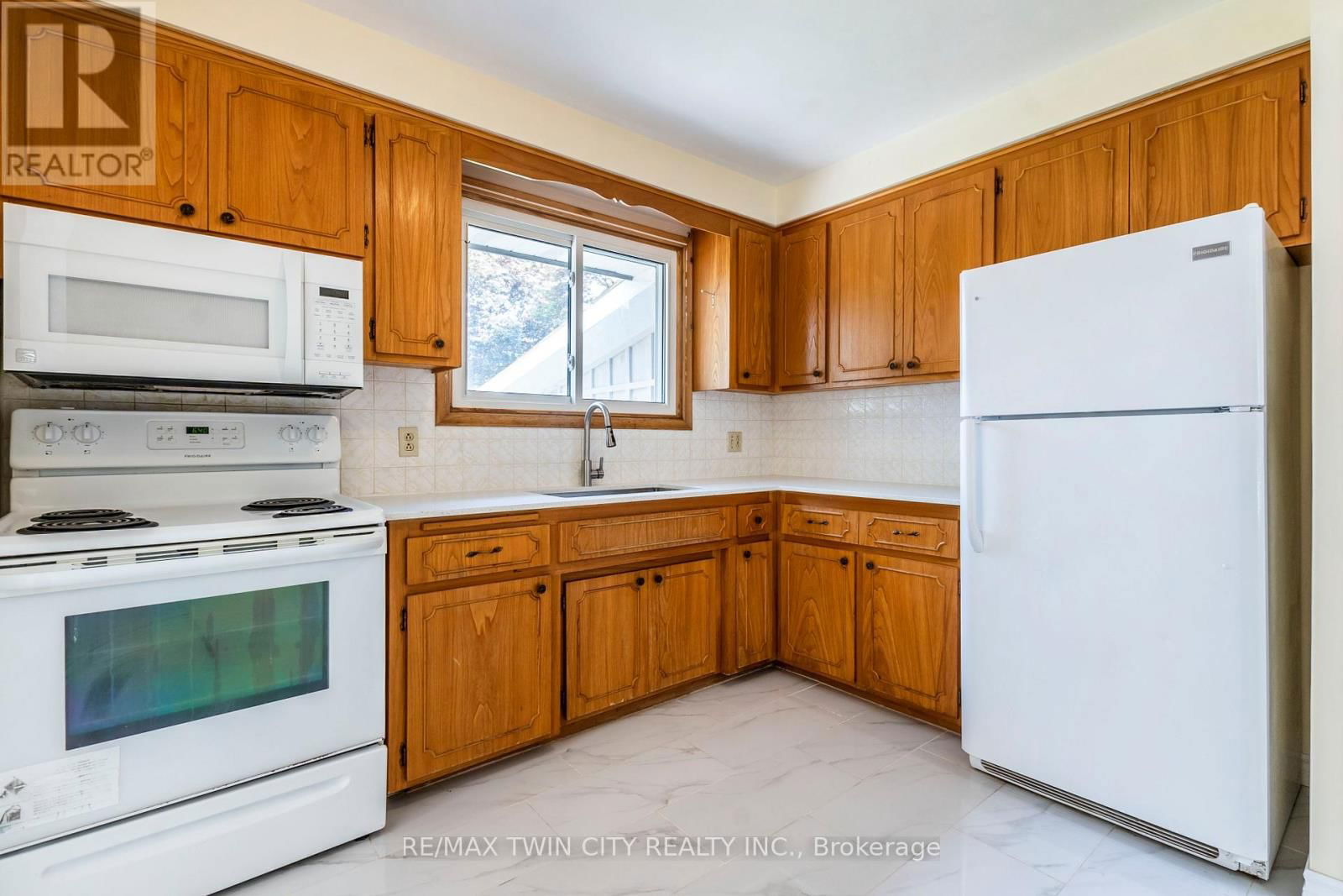 413 CARSON DRIVE Image 9