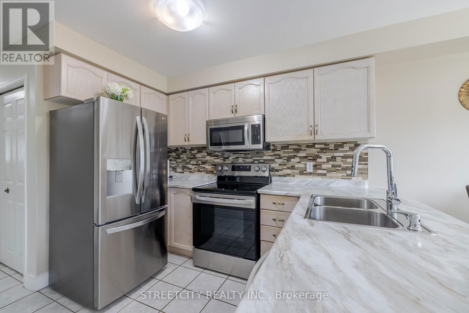 1315 LIMERIDGE ROAD EAST Image 12