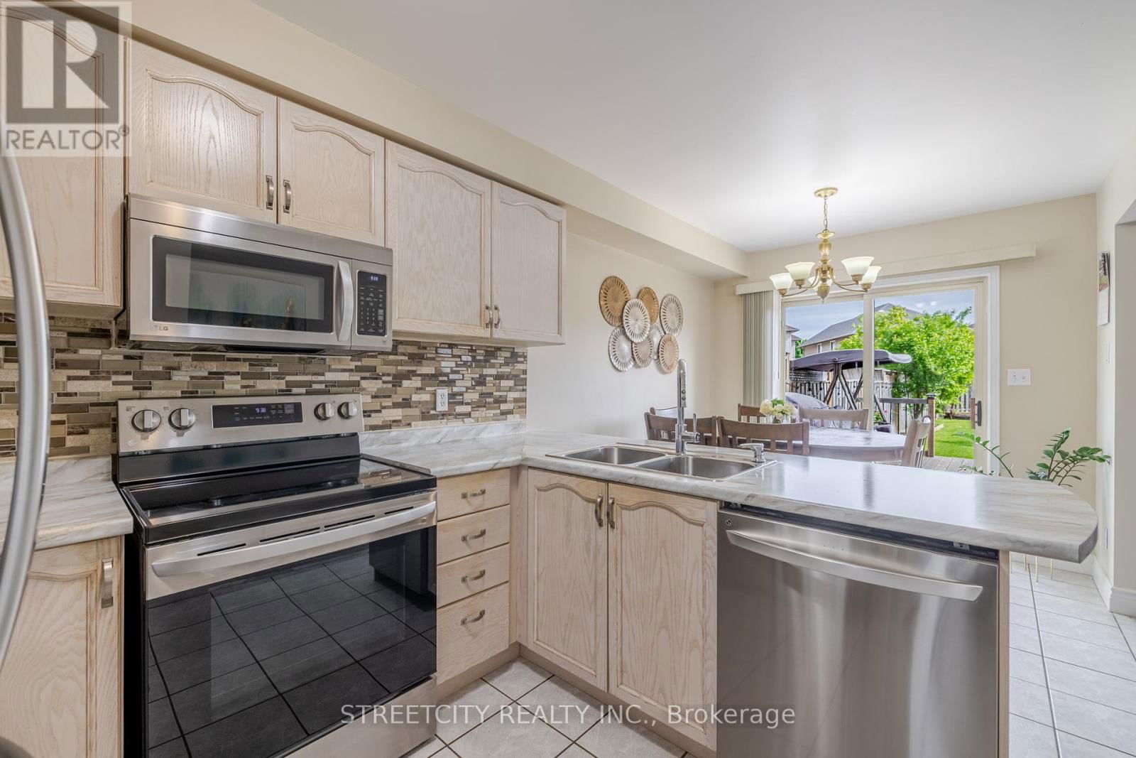 1315 LIMERIDGE ROAD EAST Image 13