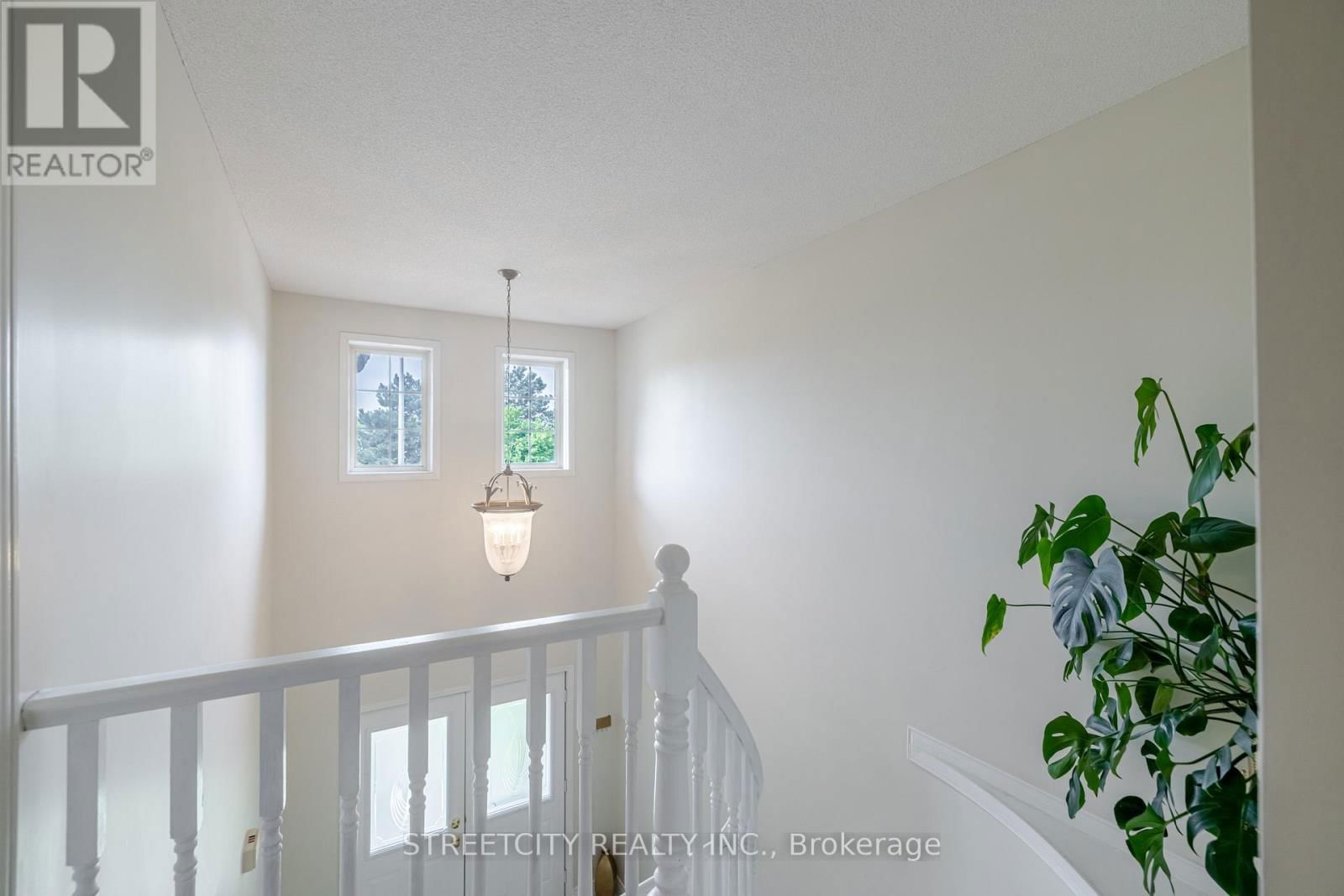 1315 LIMERIDGE ROAD EAST Image 24