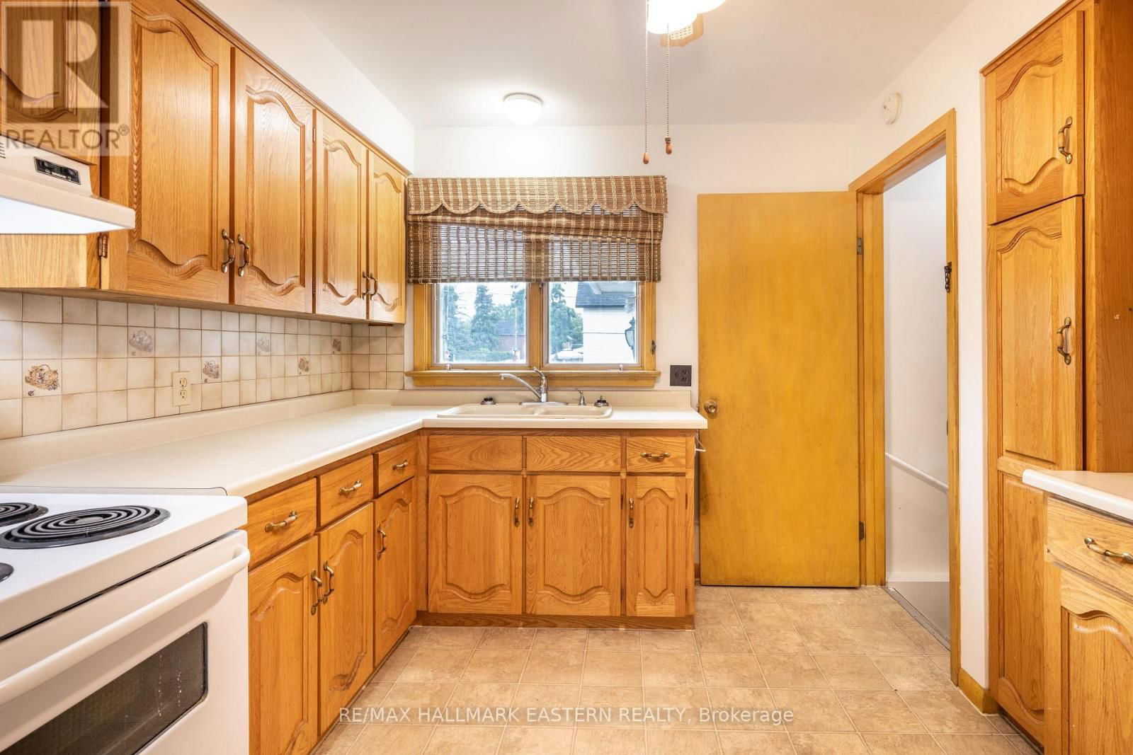 66 DOXSEE AVENUE NORTH Image 13