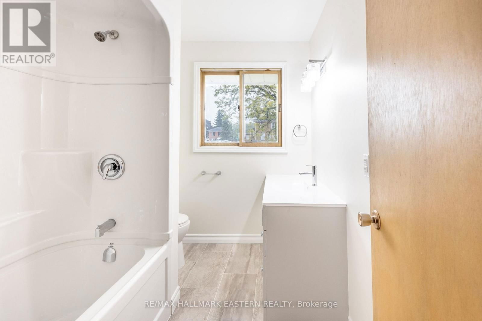 66 DOXSEE AVENUE NORTH Image 17