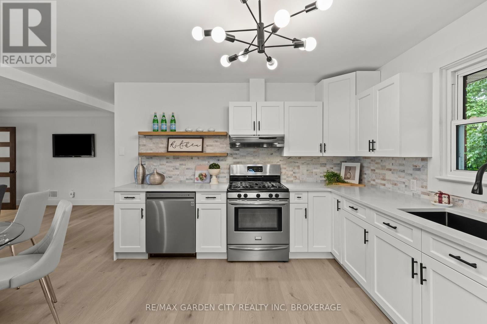 529 BUNTING ROAD Image 10