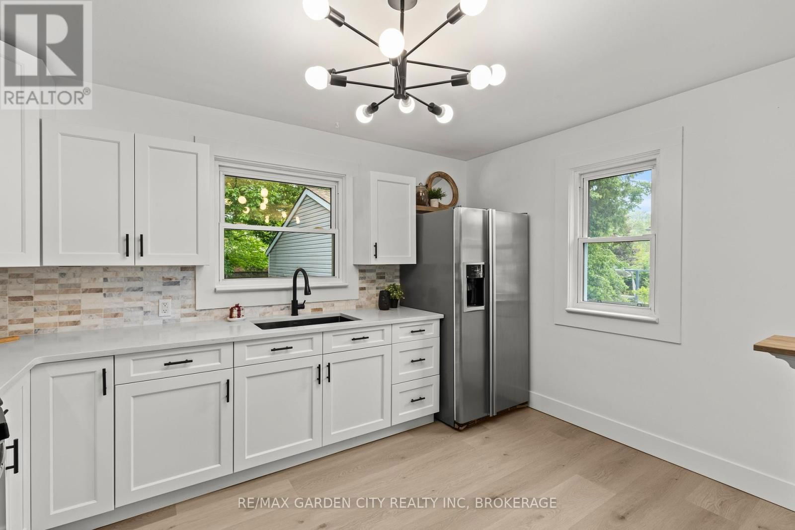 529 BUNTING ROAD Image 11