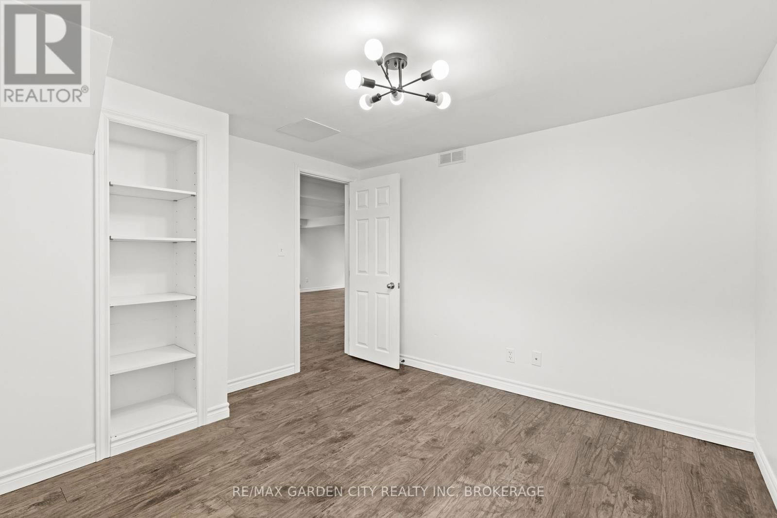 529 BUNTING ROAD Image 24