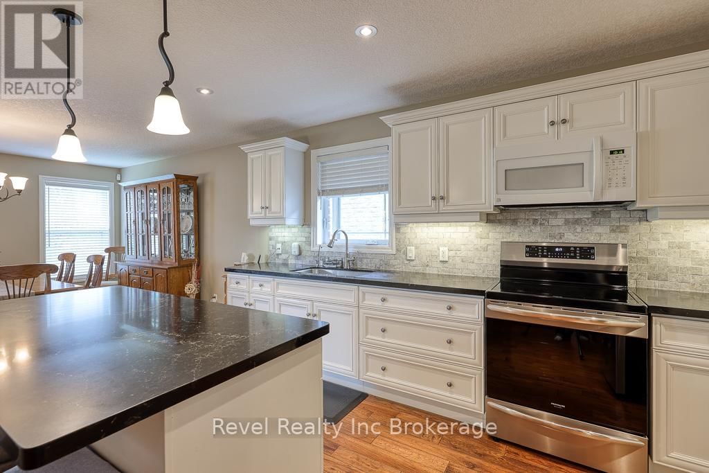 165 JUNO CRESCENT Image 12