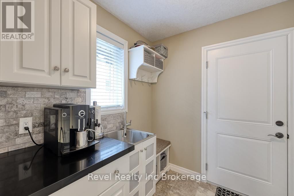 165 JUNO CRESCENT Image 17