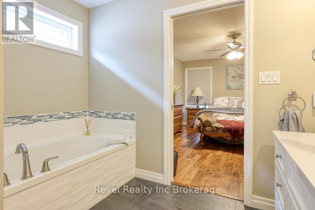 165 JUNO CRESCENT Image 22