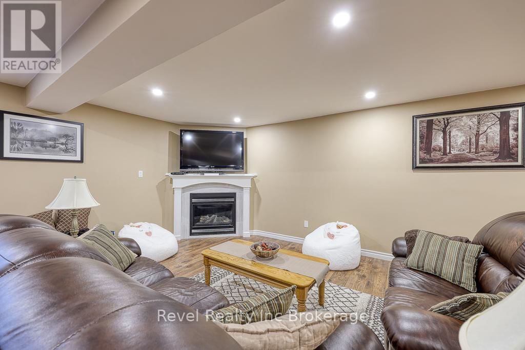 165 JUNO CRESCENT Image 28