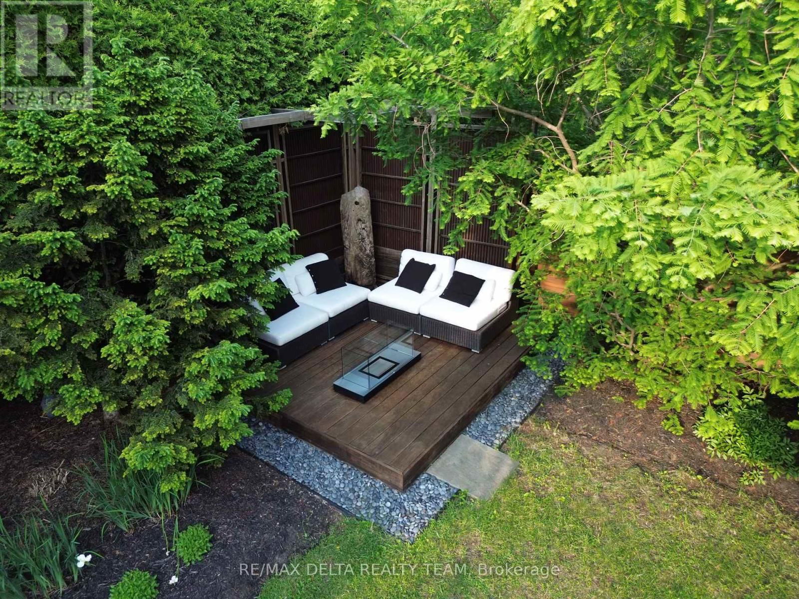 1703 DES SAPINS GARDENS Image 33
