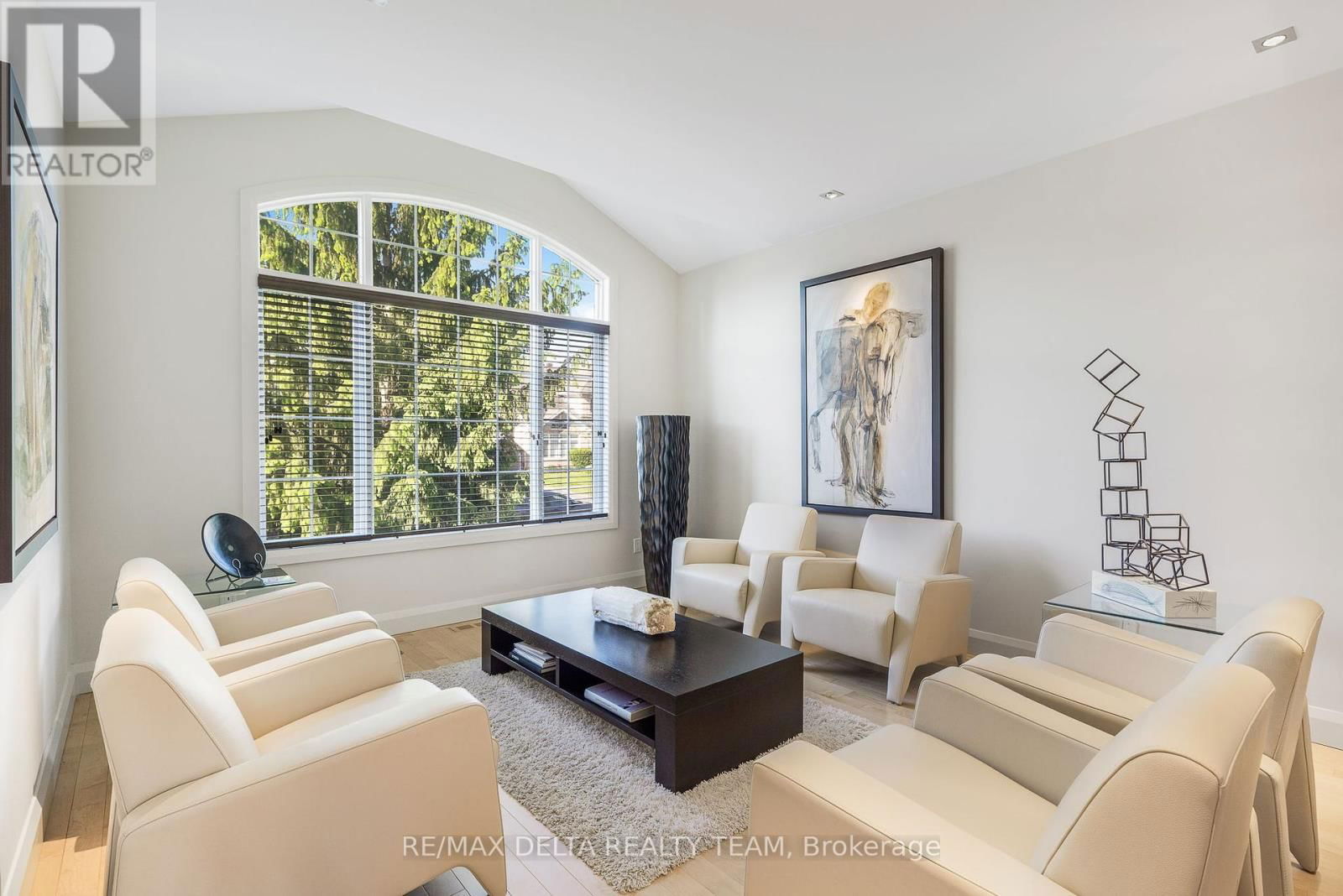 1703 DES SAPINS GARDENS Image 7