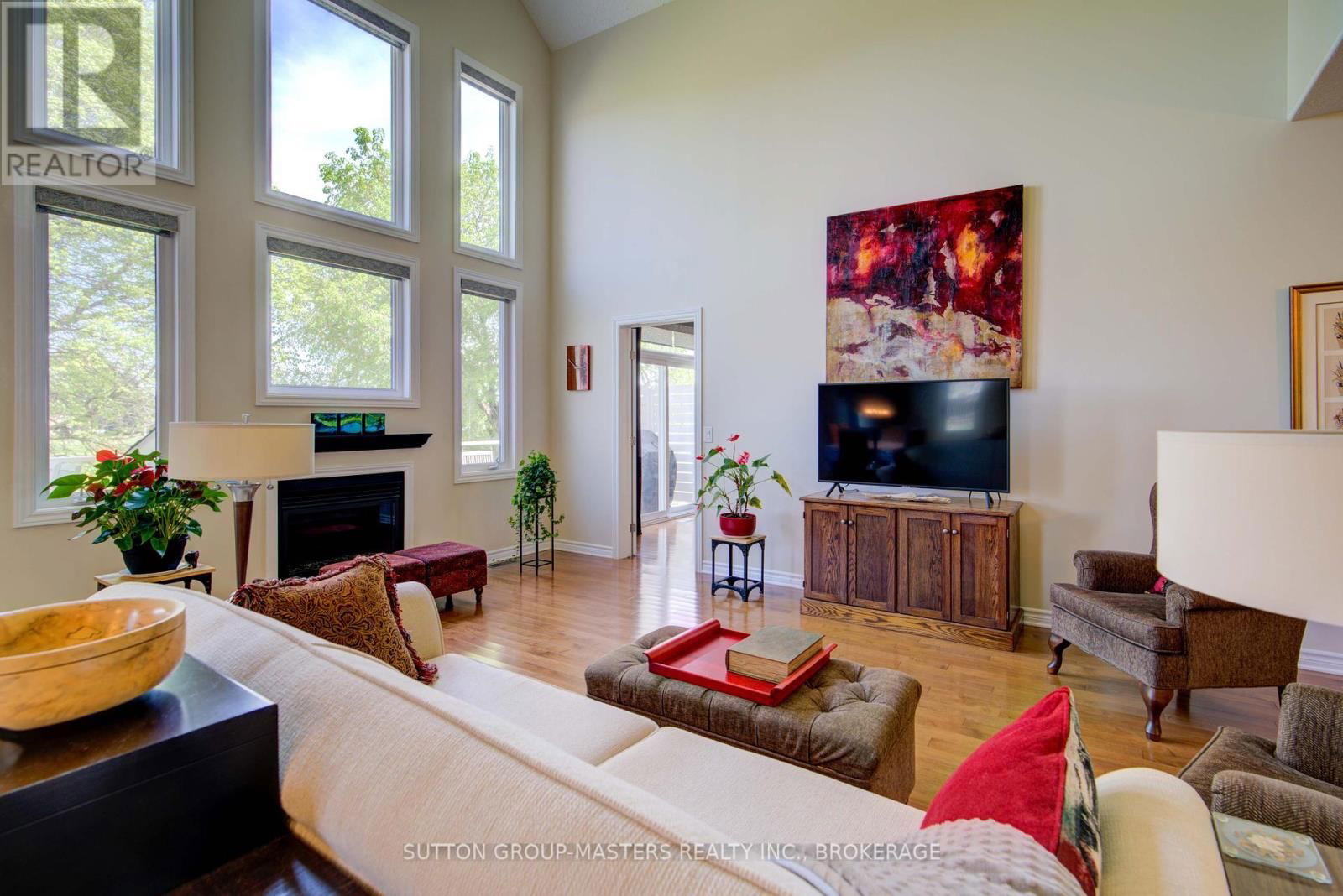 125 COUNTRY CLUB DRIVE Image 10