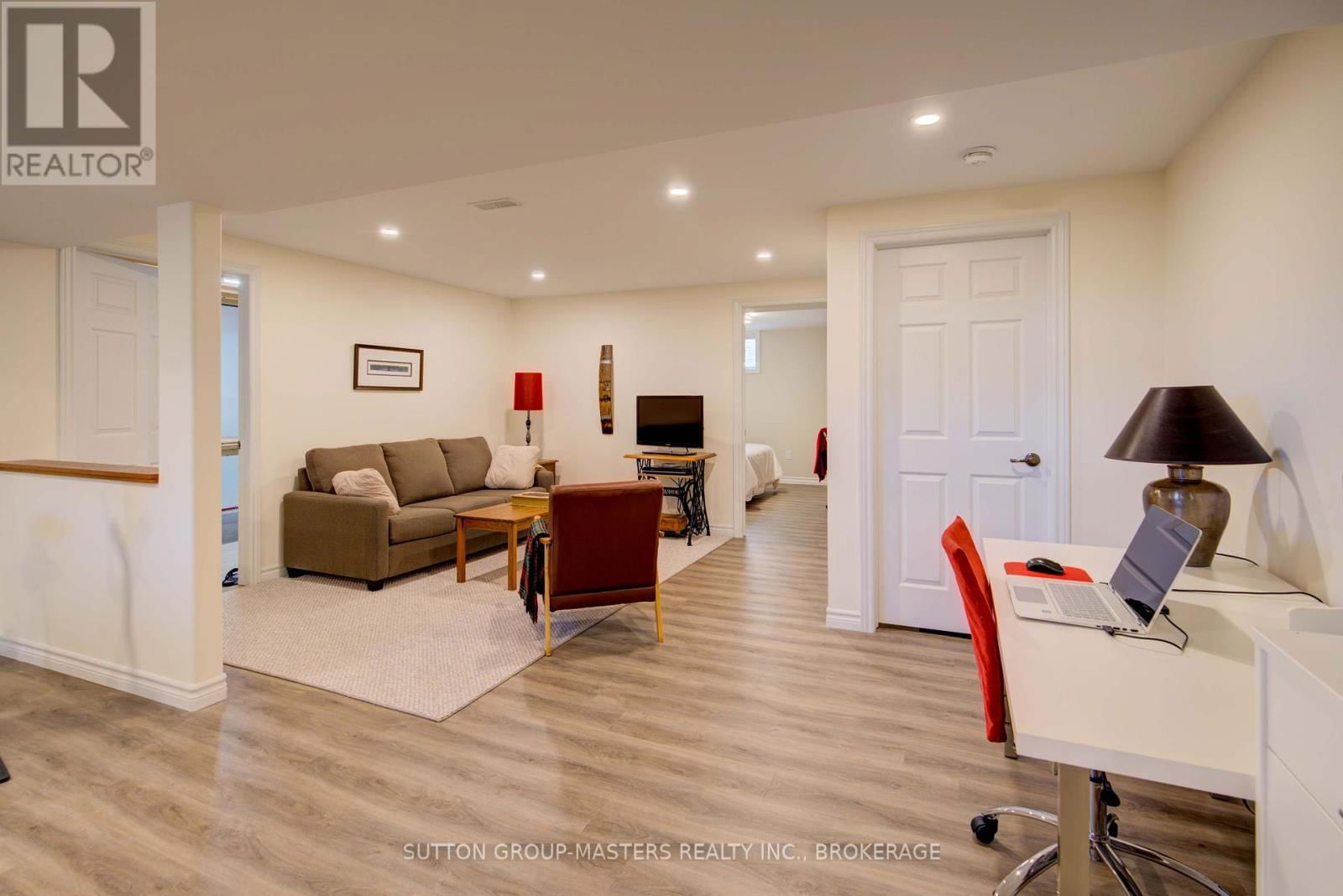 125 COUNTRY CLUB DRIVE Image 36
