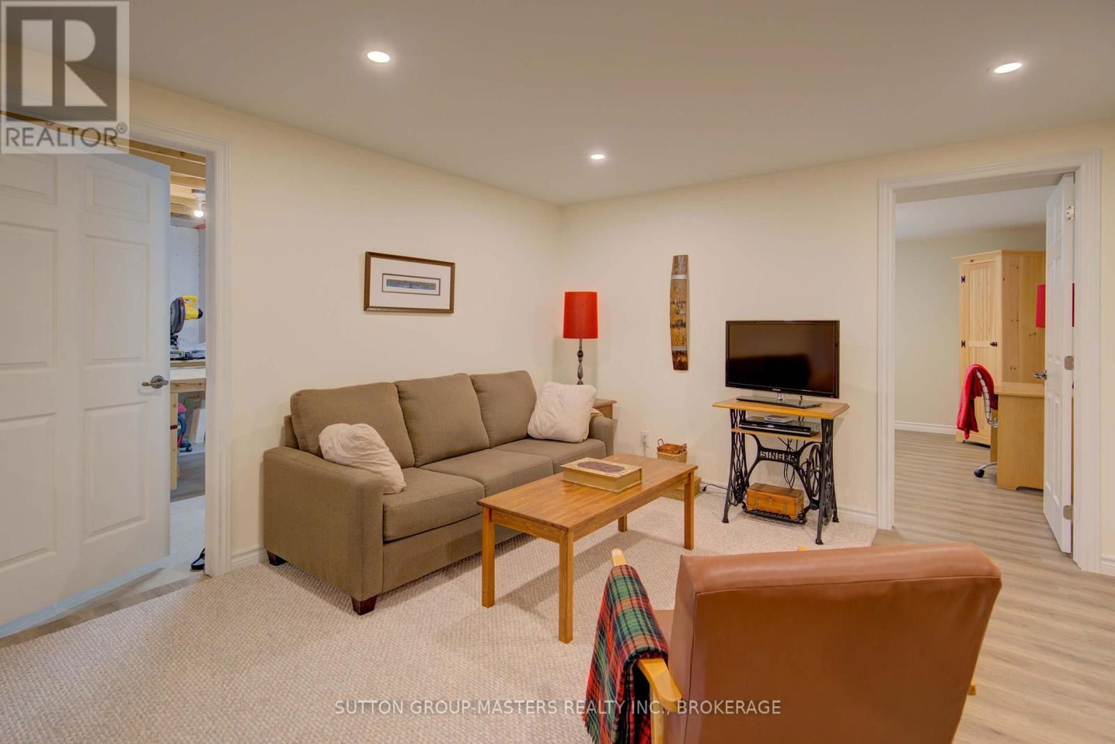 125 COUNTRY CLUB DRIVE Image 37