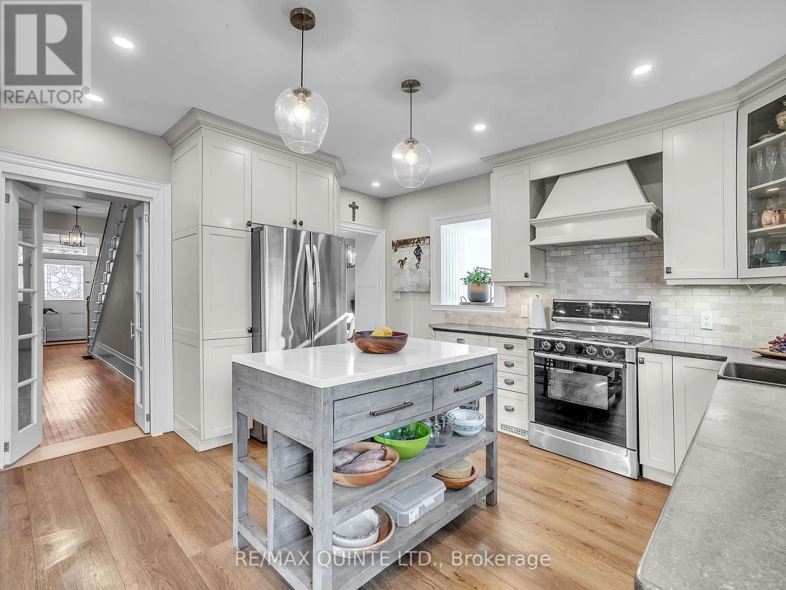 246 CHARLES STREET Image 10