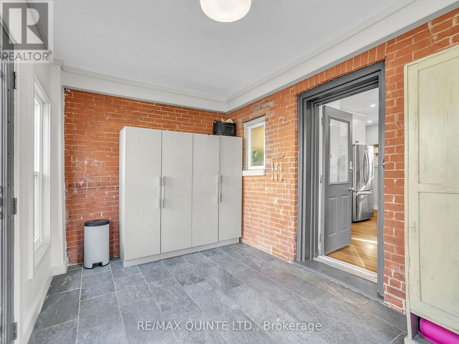 246 CHARLES STREET Image 14