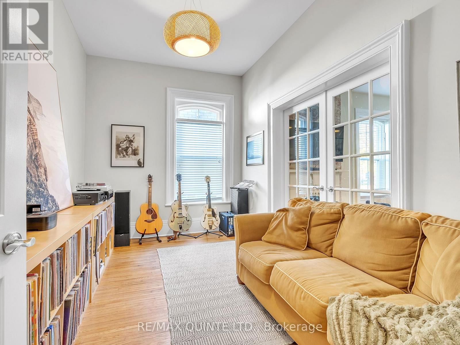 246 CHARLES STREET Image 15