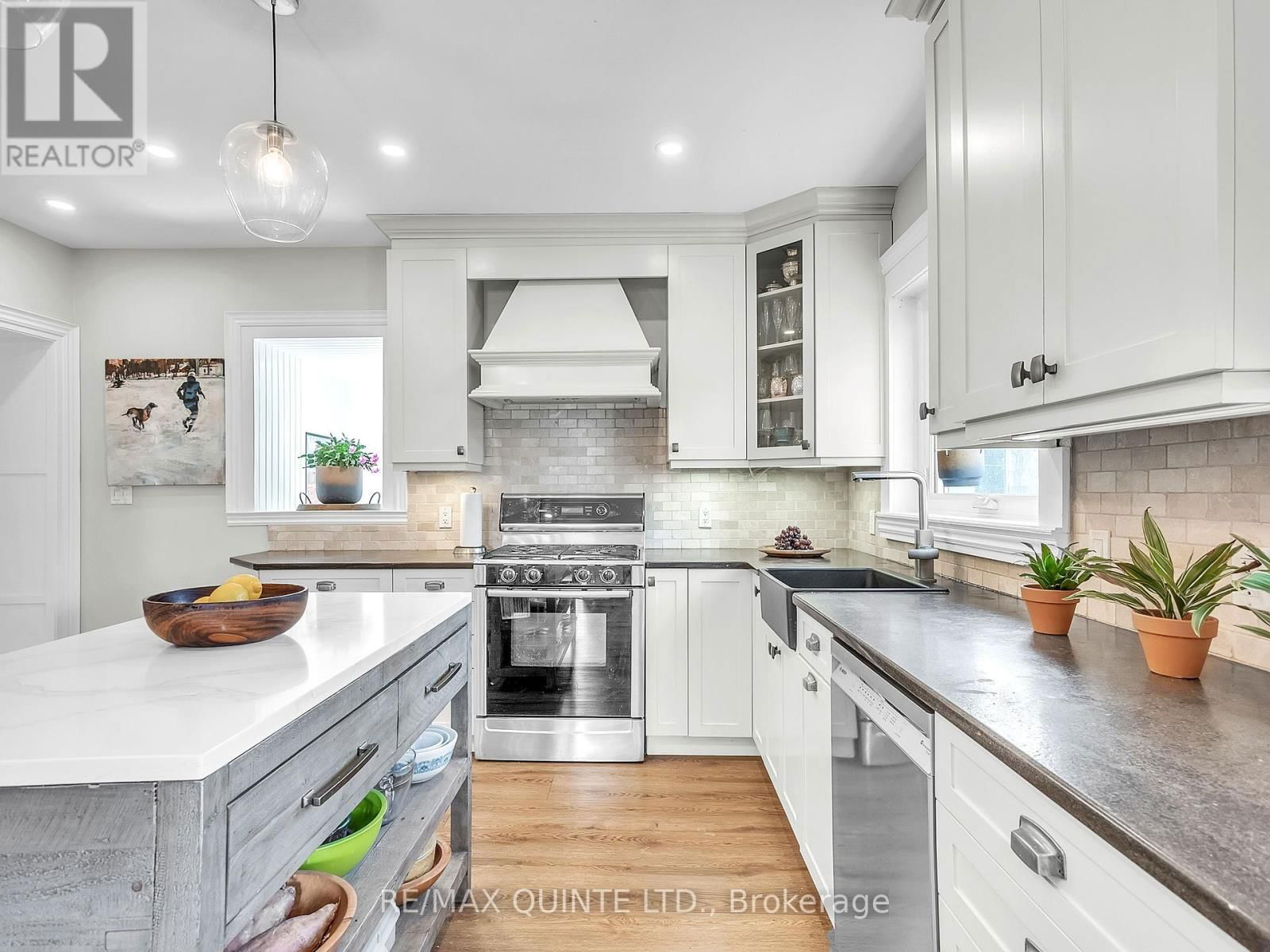 246 CHARLES STREET Image 9