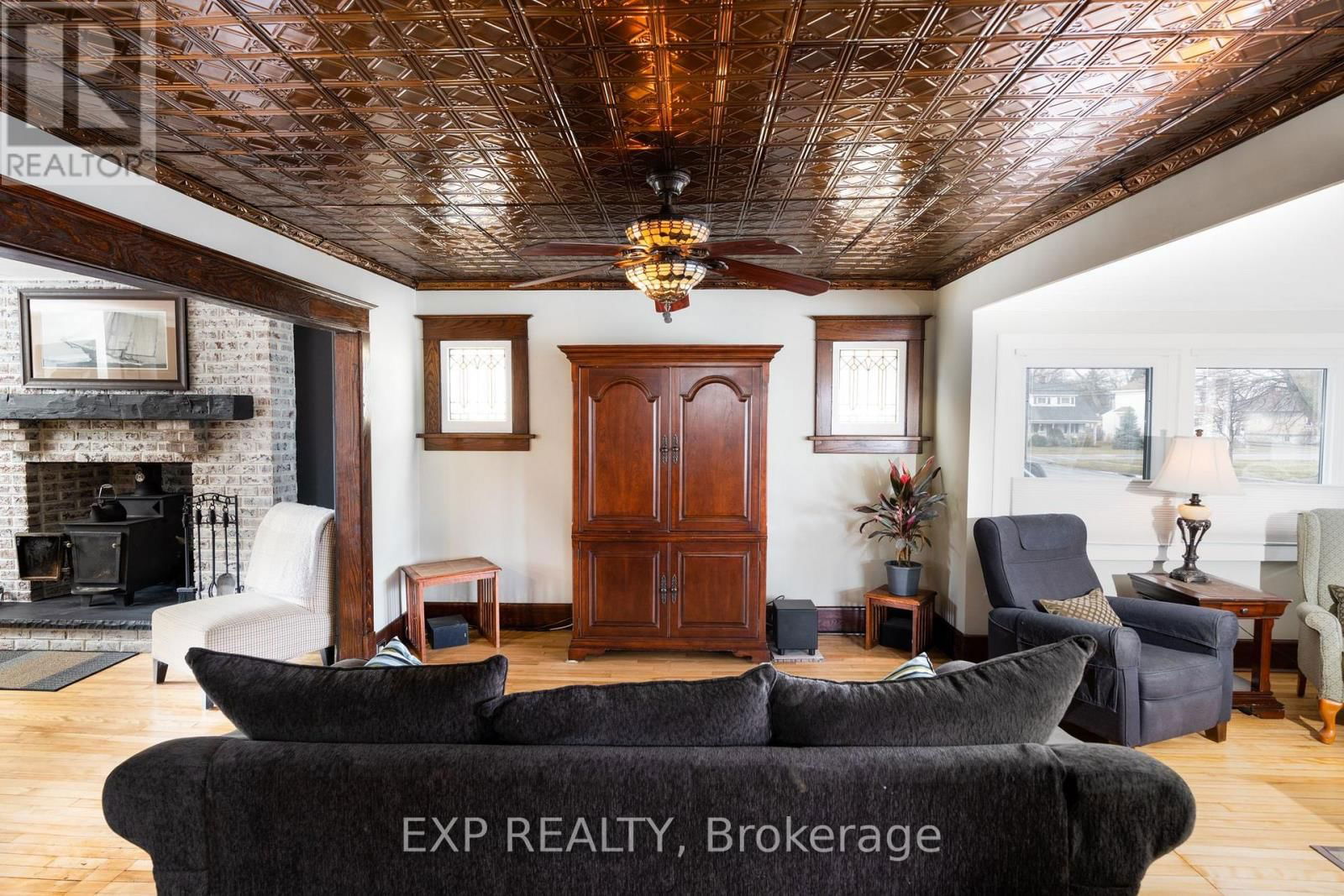 302 STANLEY STREET Image 11