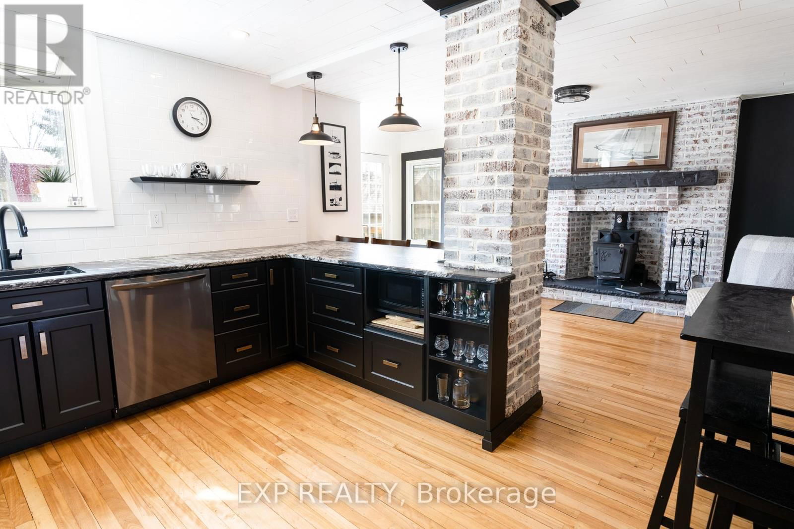 302 STANLEY STREET Image 13
