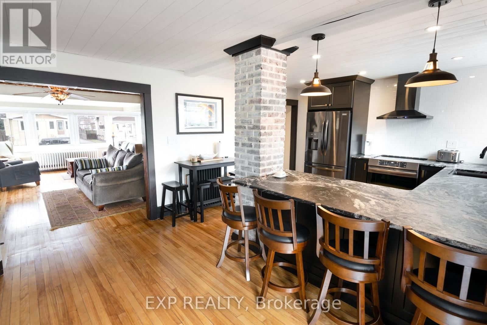 302 STANLEY STREET Image 16