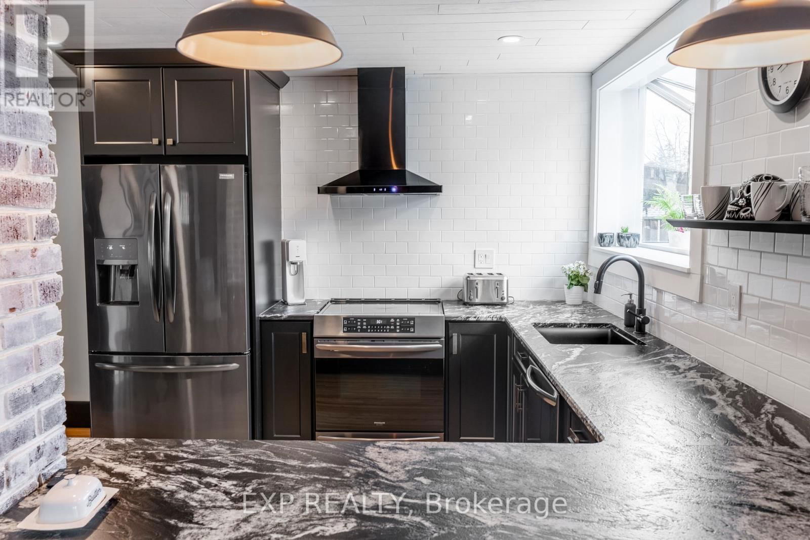 302 STANLEY STREET Image 18